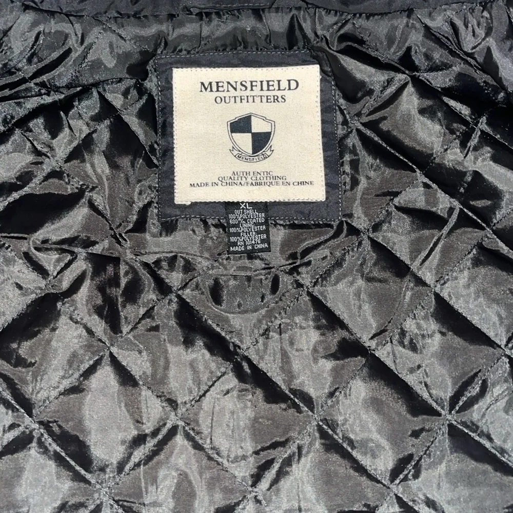 this is a sleeveless puffer jacket only used under 5 times very good condition - Picture 3 of 3